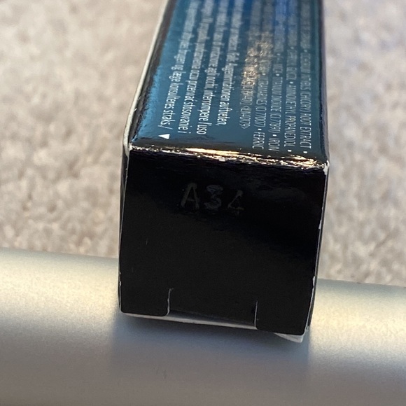 Bobbi Brown Smokey Eye Mascara in Black - Picture 7 of 7